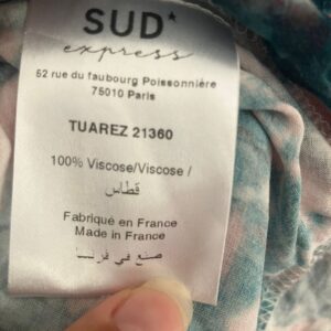 Etiquette du t-shirt effet froissé bleu et rose Sud Express