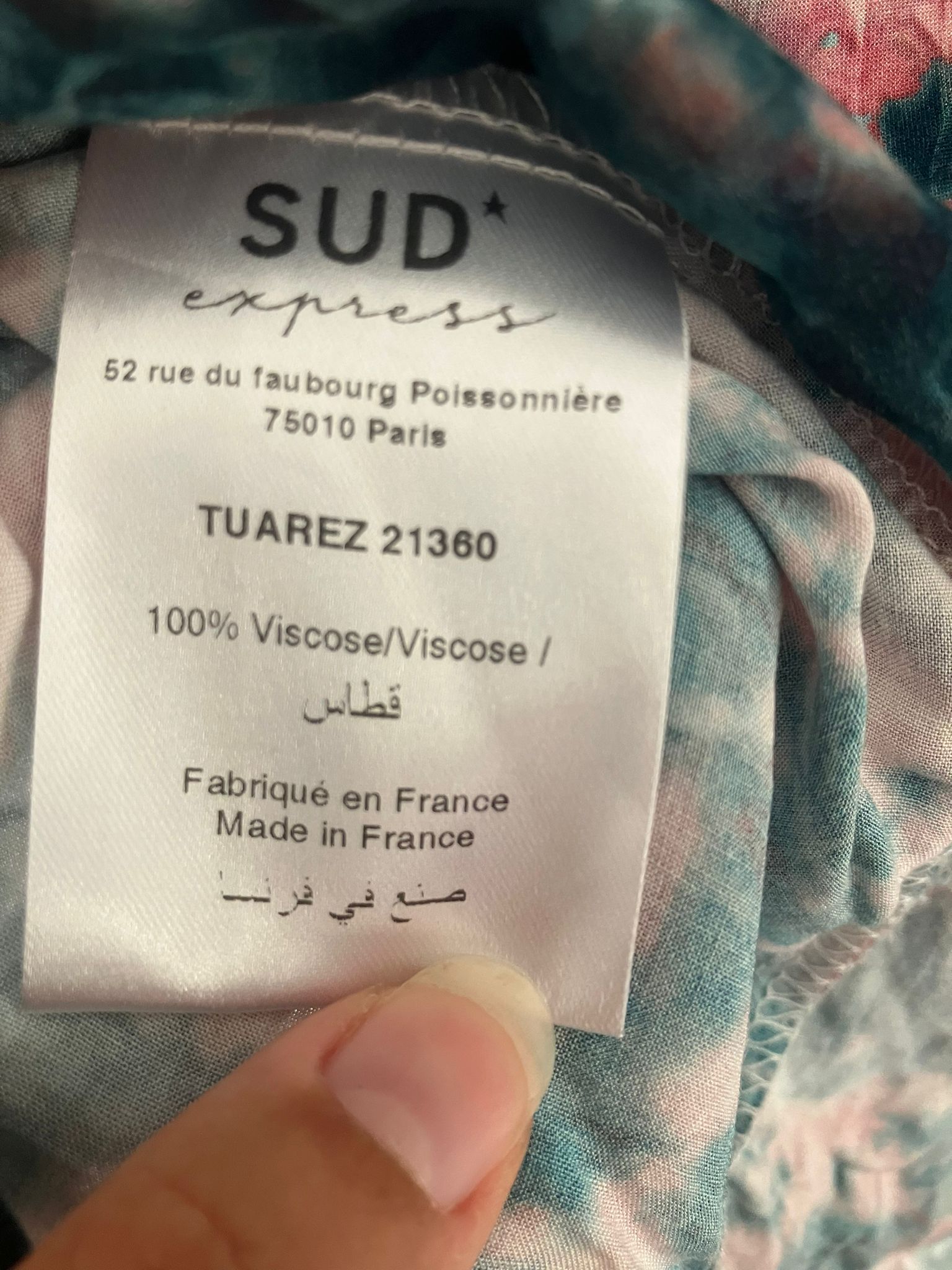 Etiquette du t-shirt effet froissé bleu et rose Sud Express